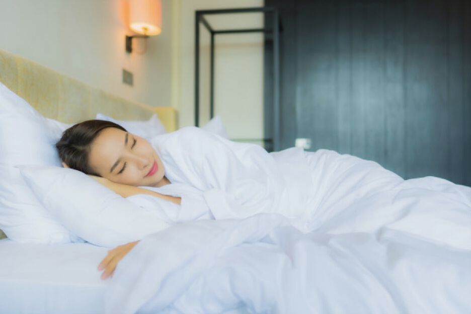 Is it best to sleep with one or two pillows online